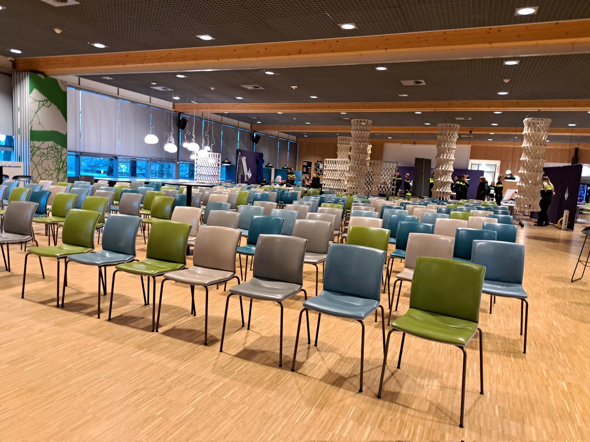 ChantalW_'s tweet image. Voorbereidingen banenmarkt in volle gang! Informatie over banen bij de politie maar dan NIET op straat! Met als spreker van de avond: @nicksmitsocial #DROC #DROS