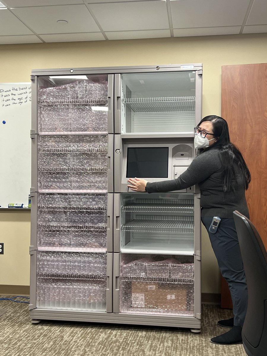 The IT Pharmacist when the new <a href="/BDandCo/">BD</a> Pyxis CII safe arrives 🤣#TwitteRx