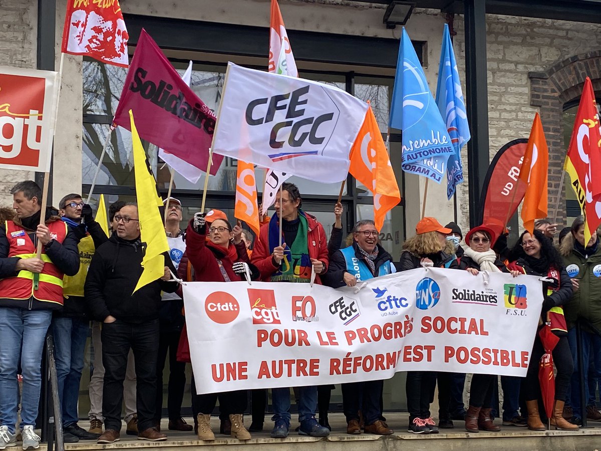 emilie_gesnot's tweet photo. 7000 personnes à Troyes aujourd’hui pour dire non à la réforme des retraites ! 1000 personnes de plus qu’à la dernière mobilisation ! #ReformesDesRetraites #onlacherien ✊✊✊ https://t.co/r2TOk2I8mz