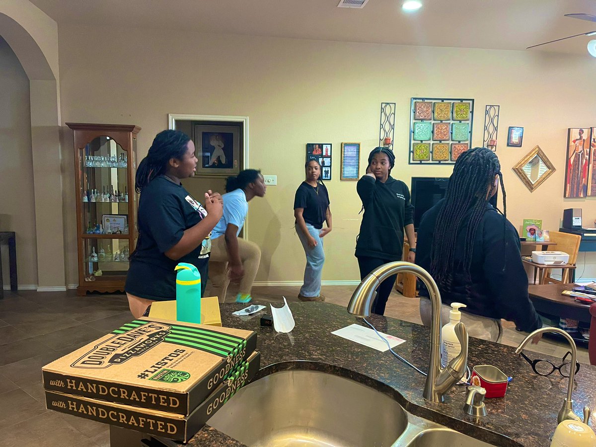 Teri_Saunders7's tweet image. Our Xinos Step Team practice was FUN &amp;amp; brought back memories from my stepping days!😎  I’m so excited to start mentoring these beautiful young ladies!  One happens to be a Hendrickson tennis player, Nevaeh.💚🫶🏽
 #NSPDK #DeltaBeta @Qui3tStrm