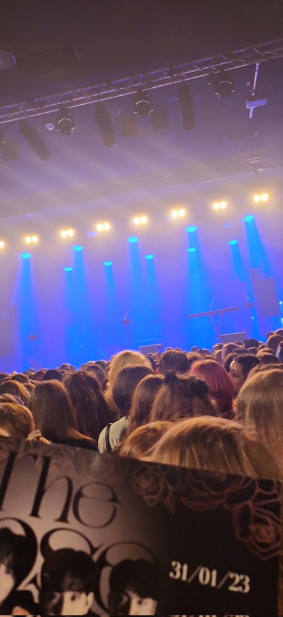 DesperateForTae's tweet image. LETS FUCKING GO #TheRoseinWarsaw