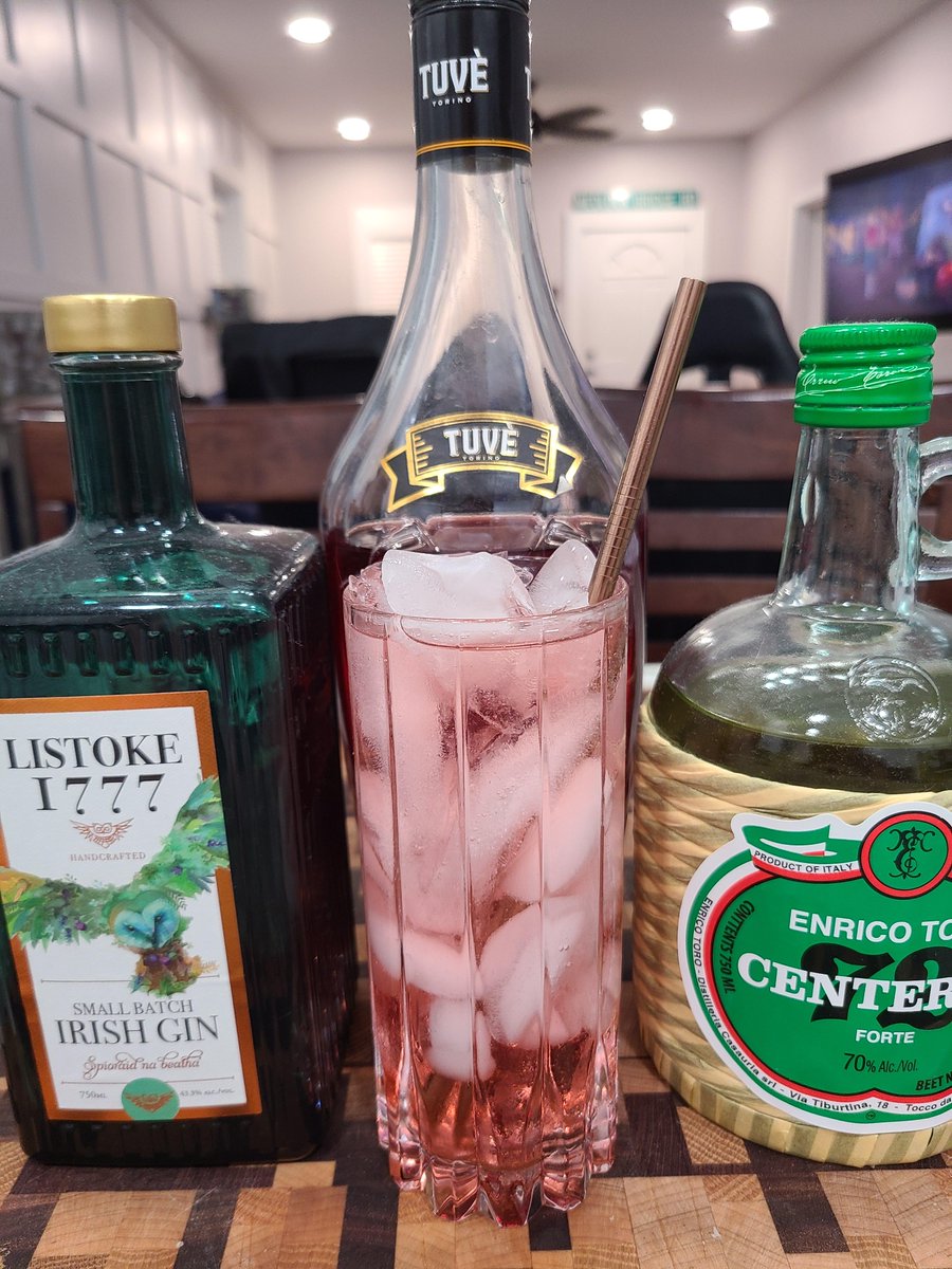 LiquidCultured's tweet photo. Devil's Pop is one hell of cocktail! ft. @listokedistillery! @preissimports
.
1 oz Listoke Irish Gin
.75 oz Centerba
.5 oz Tuve Bitter
.25 oz honey syrup
Shake
Collins
Top soda
.
#liquidcultureatl #preissbrands #devilspop #listoke #listokeirishgin #preissimports #irishgin https://t.co/gxrxa3KeyP