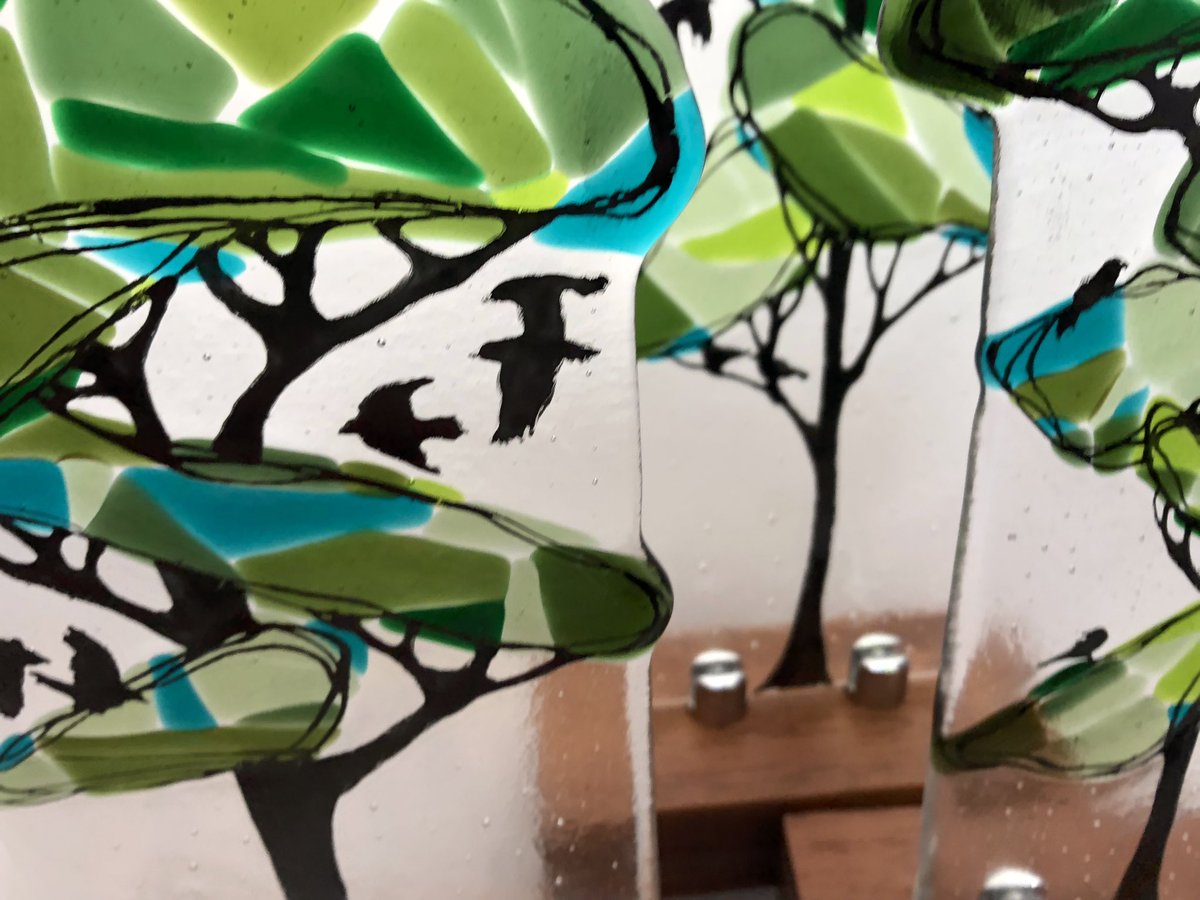 Biggarglasswork's tweet photo. Three trees and several crows. #crow #scottishbirds #trees #warmglass #fusedglass #scottishpinetree #fusedglasstree #glasstree https://t.co/pZgE6x3qMe