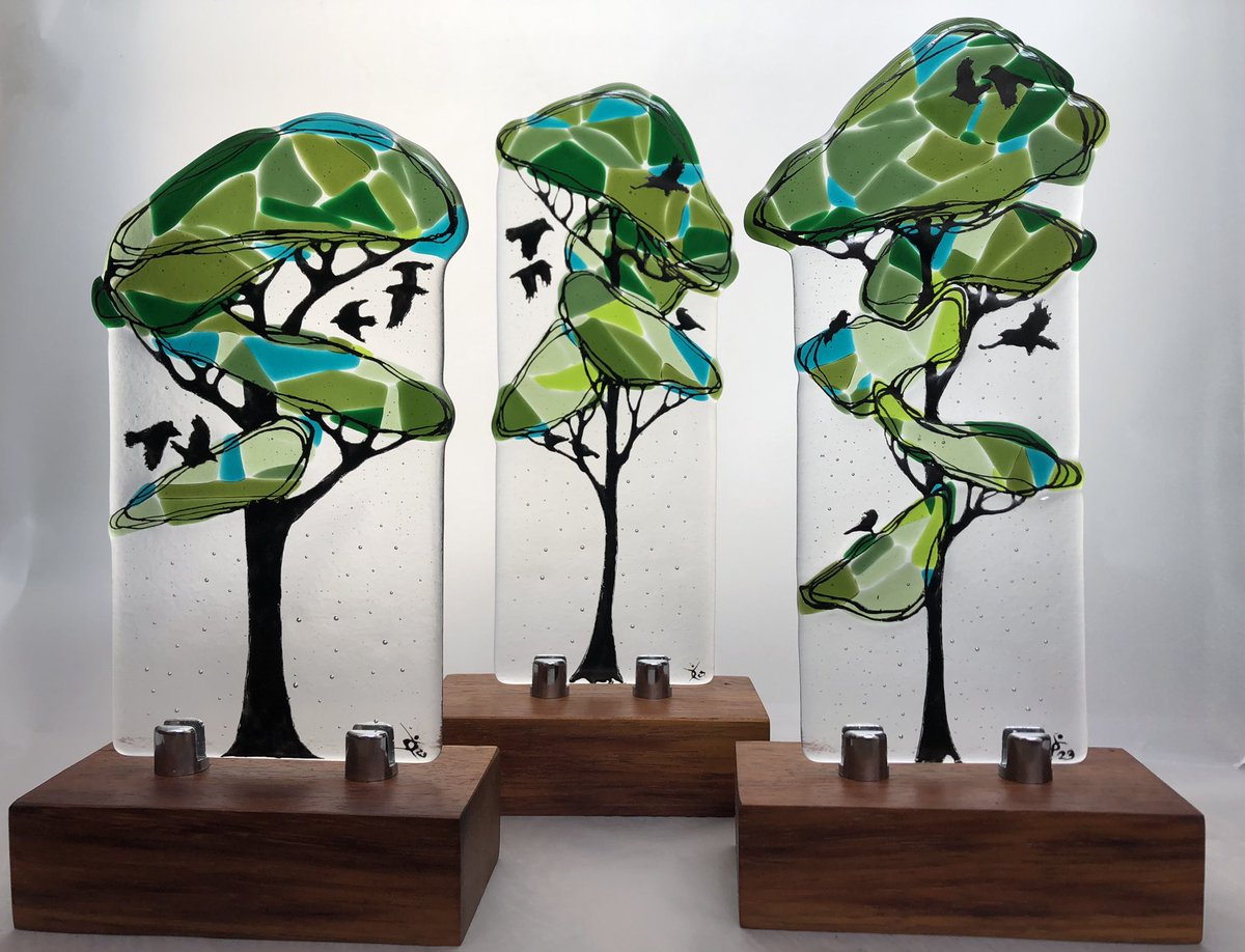 Biggarglasswork's tweet photo. Three trees and several crows. #crow #scottishbirds #trees #warmglass #fusedglass #scottishpinetree #fusedglasstree #glasstree https://t.co/pZgE6x3qMe