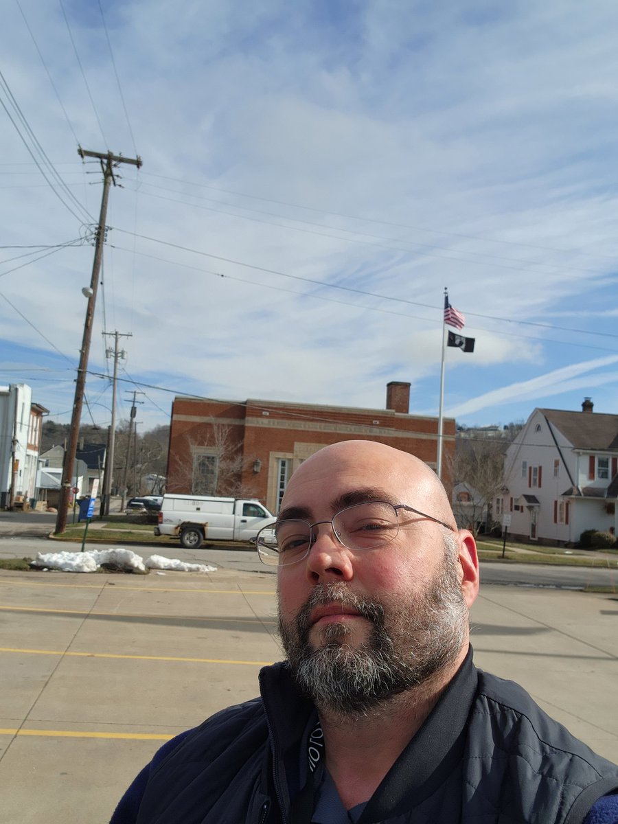 southsidejimm's tweet image. It is a gorgeous day out today, it may be cold, but look at this sky 😍 can&apos;t wait to get home and watch my favorite program @WEWS @DDillardTV @CGousman @MarkJWeather @JonDoss #VoiceOfSports  @carlymascitti #TheAbsolutebest Team around #ProsAtWork