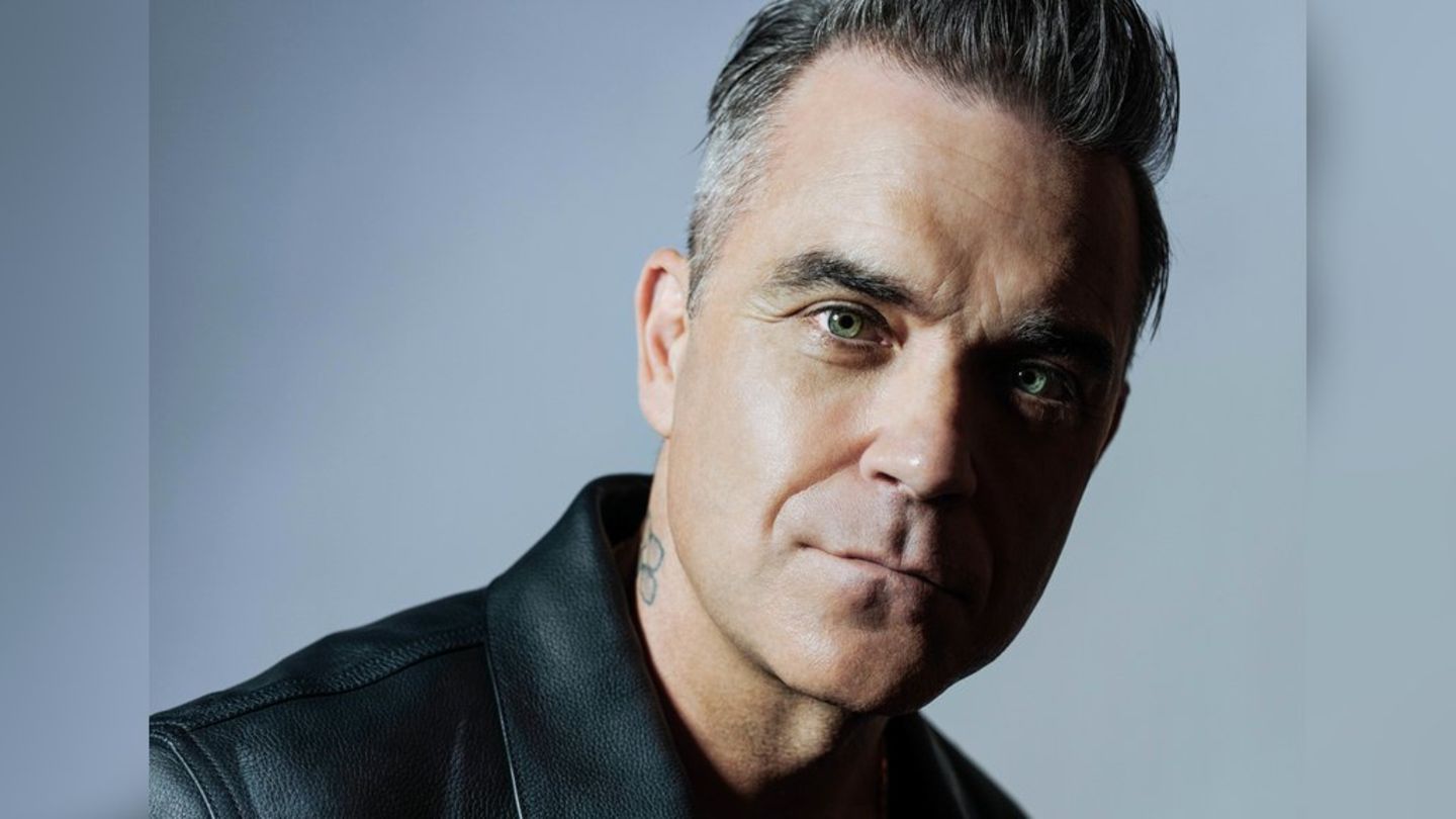 Happy Birthday to Robbie Williams - 