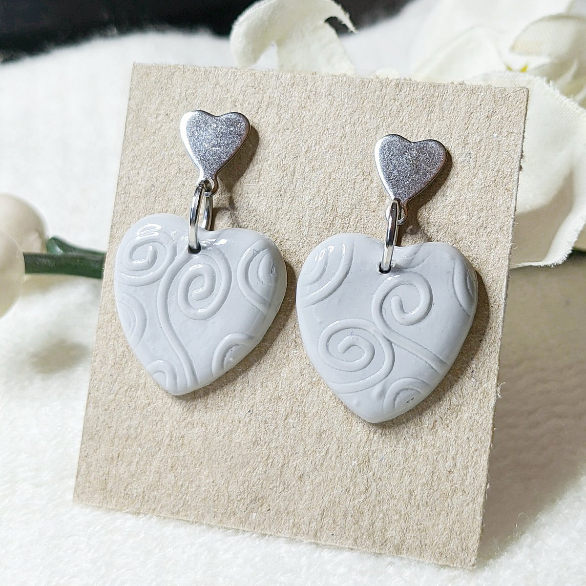 🖤🖤N E W🖤🖤

Swirl effect cool grey heart #earrings.
#handmade from polymer clay 🤗
Free UK P&P 🇬🇧 
numonday.com/product/stud-d…
#UKMakers #smartsocial #craftbuzz #craftbizparty #bizbubble #shopindie #numonday #handmademakers #womeninbiz