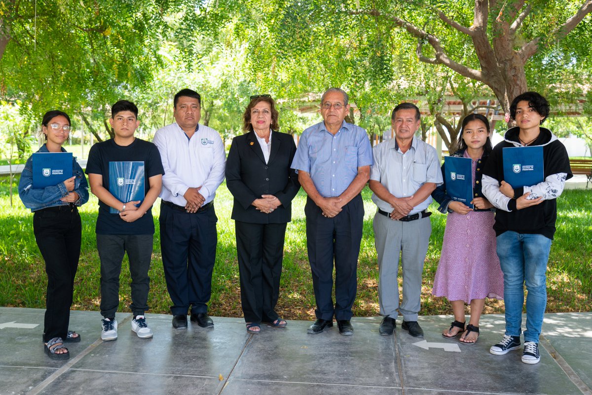 UNF_oficial's tweet photo. ✅Cuatro jóvenes del Servicio Educadores de Calle – INABIF Sullana recibieron el beneficio para acceder gratuitamente al Centro Preuniversitario (Cepre) de la Universidad Nacional de Frontera, y así tener la posibilidad de estudiar una carrera profesional.
#OrgulloUNF https://t.co/UyD1oA4XEA