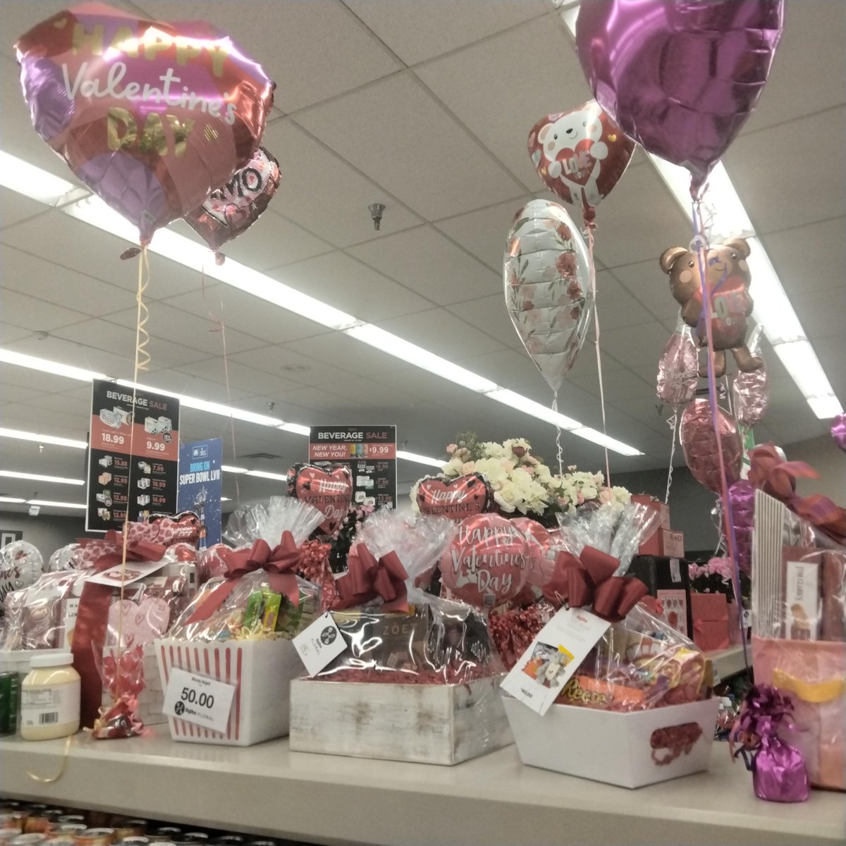 HardingHillsHyV's tweet photo. Come to your MLK/Harding Hills Hy-Vee floral Department for ALL your Valentine's Day gifts.

Balloons, Candy, Fresh flowers, Gift baskets, Blooming plants, and MORE!!!! https://t.co/GJab5UaqKw