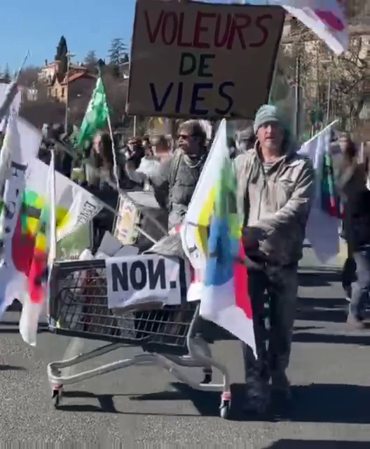 SNUipp04's tweet photo. Contre une réforme qui nous roule dans la farine, la FSU04 mobilisée, jusqu'au retrait!! https://t.co/xygxwIbU3y
