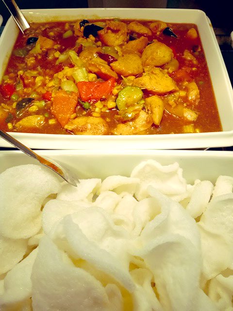 WalesHigh's tweet image. Our catering team excelling again @pepediiasio 🌮🥗🍱🥧🥒🌽🥦 So much choice from many different cuisines 🤗 #mealoftheday #tryitout #checkthebulletinforthemenu #dontmissout 🤞🏽