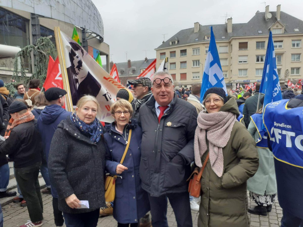L_Deffontaines's tweet image. Plus de 22.000 manifestants à Amiens contre la réforme des retraites ! 
De plus en plus de jeunes dans les cortèges, on continue.