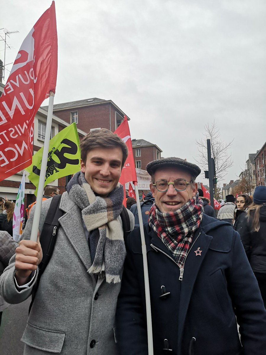 L_Deffontaines's tweet image. Plus de 22.000 manifestants à Amiens contre la réforme des retraites ! 
De plus en plus de jeunes dans les cortèges, on continue.