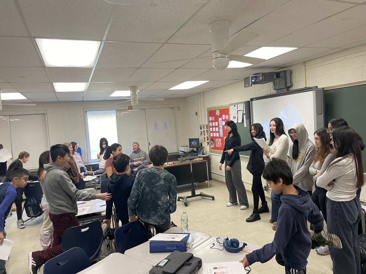 ArdsleyMS's tweet photo. AHS students presenting their Italian, French, and Spanish mini-lessons to our 6th graders!

6th grade parents ... check those inboxes from the World Language department. https://t.co/4WOXrRvqbj