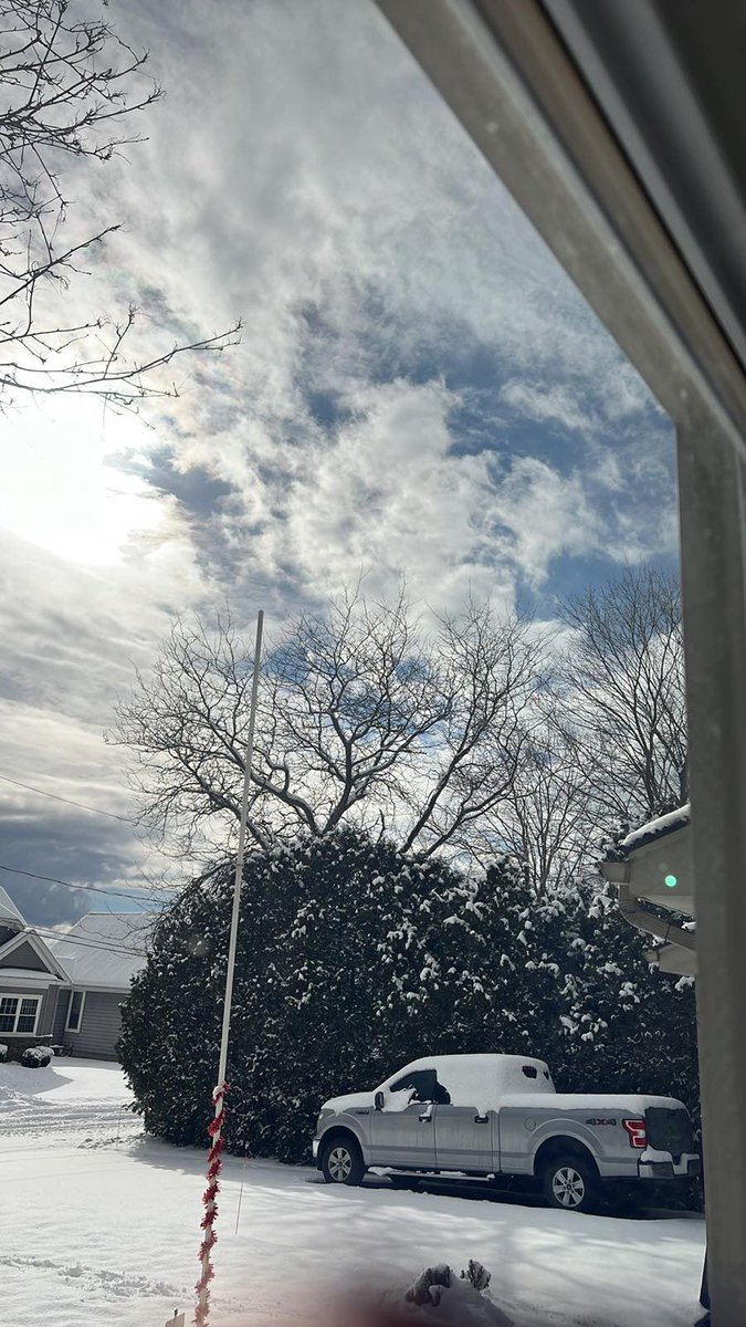 Bennyrn12's tweet photo. Looking south when you live on the lake vs looking north during lake effect season
#rocweather #lakeontario #rochester #snow #sun #winter https://t.co/Lyd9Zqocb1