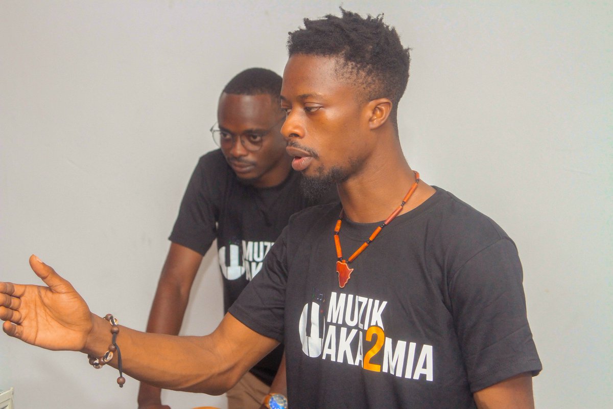 mr_monyanyo's tweet photo. L'objectif était de former des beatmakers en une semaine avec FL Studio 🎯 et c'est fait avec succès ✅

La RDC a actuellement 10 nouveaux bon beatmakers a son actif grâce à @muzik_aka2mia 

Un projet de #monincgroup
#muzikaka2mia #Yekola #beatmaker #producer #flstudio #monyanyo https://t.co/0IG5QKwypy