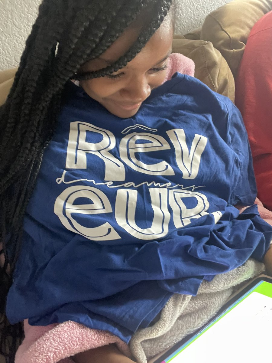 CherishPipkins's tweet image. #LISDLearningChallenge @RheLancaster @M9Kisha 
Team Reveur Reads! #RHEcan #RHEwill
💙📚💙