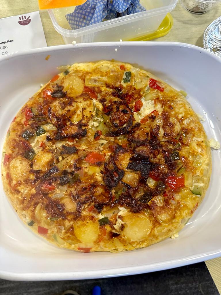 FamilyHubFY8's tweet photo. Only ONE space left for the free 5 week February course @FamilyHubFY8.
We made Potato and Pepper Frittata in week 3 of the 'Cooking On a Budget' course. For further information or to book, email us at; familyhub@heyhouses.lancs.sch.uk https://t.co/MOyMkG3aRJ