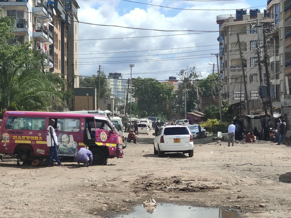 Governor look at this Okoth Aura Road, Ni hapa tu between Forest and Muranga. It's pathetic..
..Cheza kama wewe.