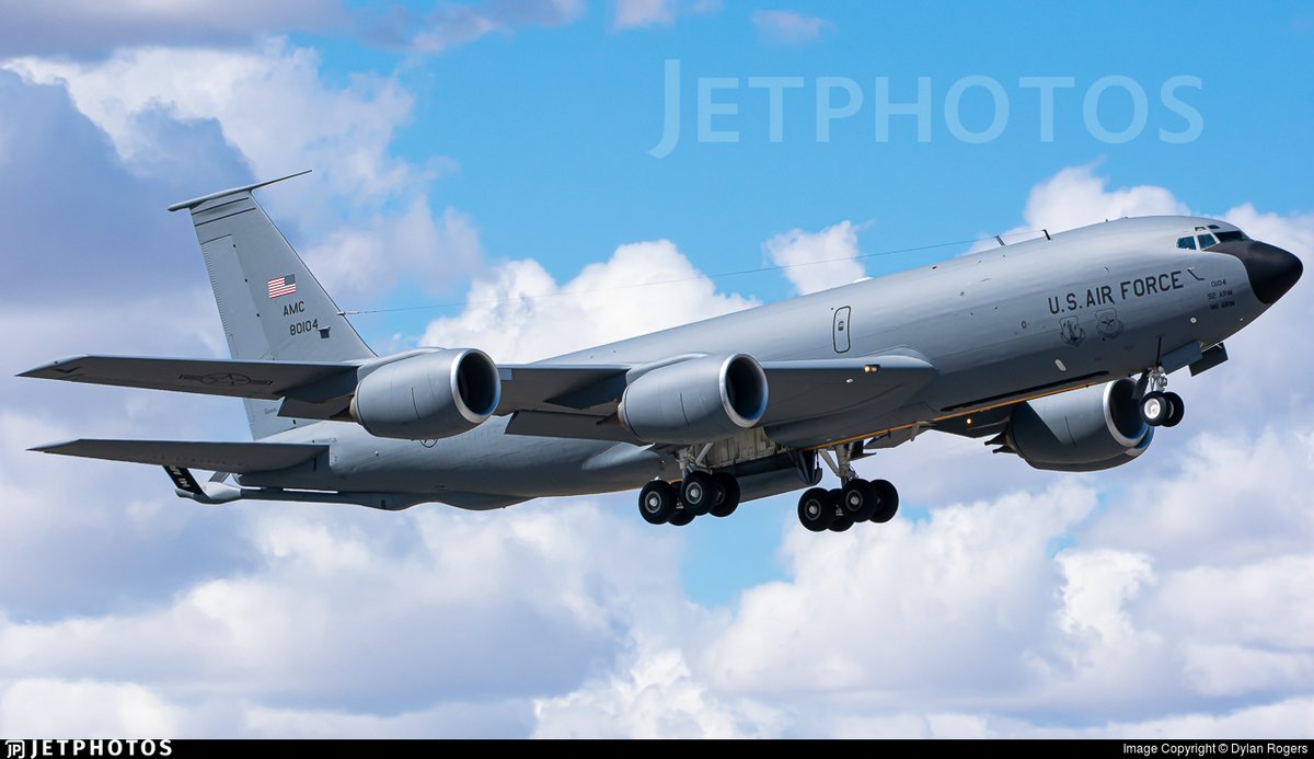 #PlaneAlert ICAO: #AE015B Tail: #580104 
Owner: #USAF
Aircraft: #Boeing KC-135R
2023/01/31 12:48:59
#K35R #Air2Air #IAmOld cdn.jetphotos.com/full/6/47530_1… 
globe.adsbexchange.com/?icao=AE015B&s…