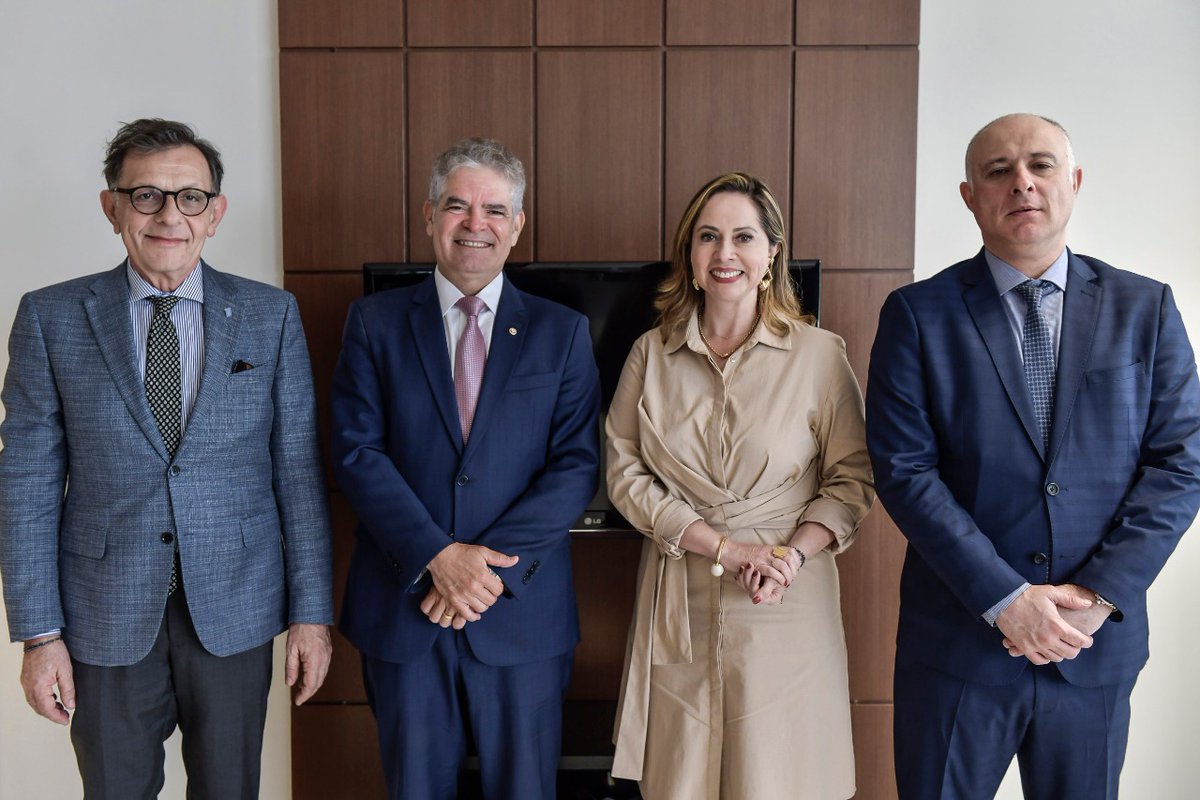 FaberFeliciani's tweet photo. @CotrimBarbieri @valenzuela_cla @ABCgovBr @mcarvalhovini @CGUonline Também estive com o Procurador-Geral do @MPTrabalho, Dr. José de Lima e Subprocuradores do Trabalho. Falamos sobre a ampliação da parceria #UNOPS e MPT, para abarcar o #ConeSul e outras regiões em projetos de desenvolvimento, com foco nos #ODS e em populações mais vulneráveis. https://t.co/qqQXuvhnYf