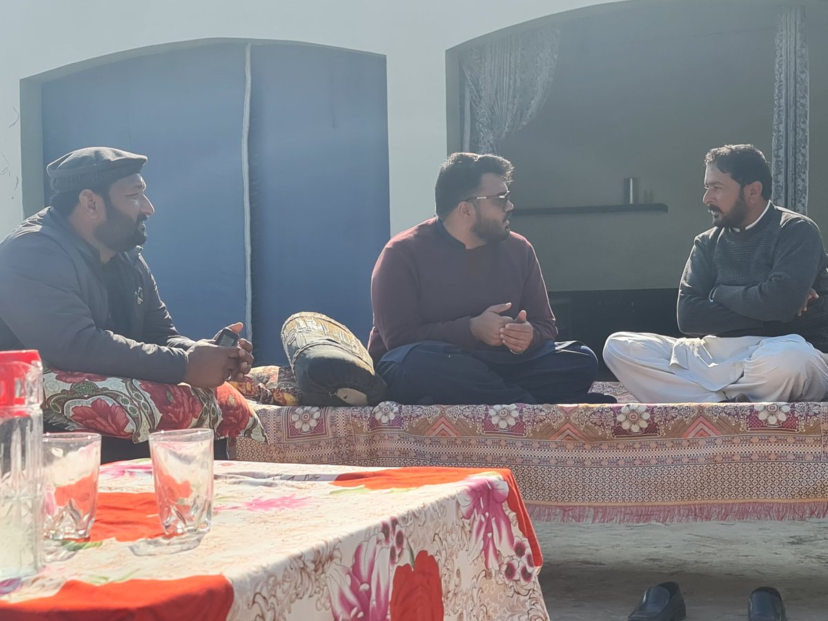 CHUsamaFazal's tweet photo. Just a routine tuesday in constituency!
PP-205 Insha Allah SHAIR ka!
@MaryamNSharif @TararAttaullah @president_pmln 
#PP205 #khanewal #PMLN https://t.co/jCck91JU37
