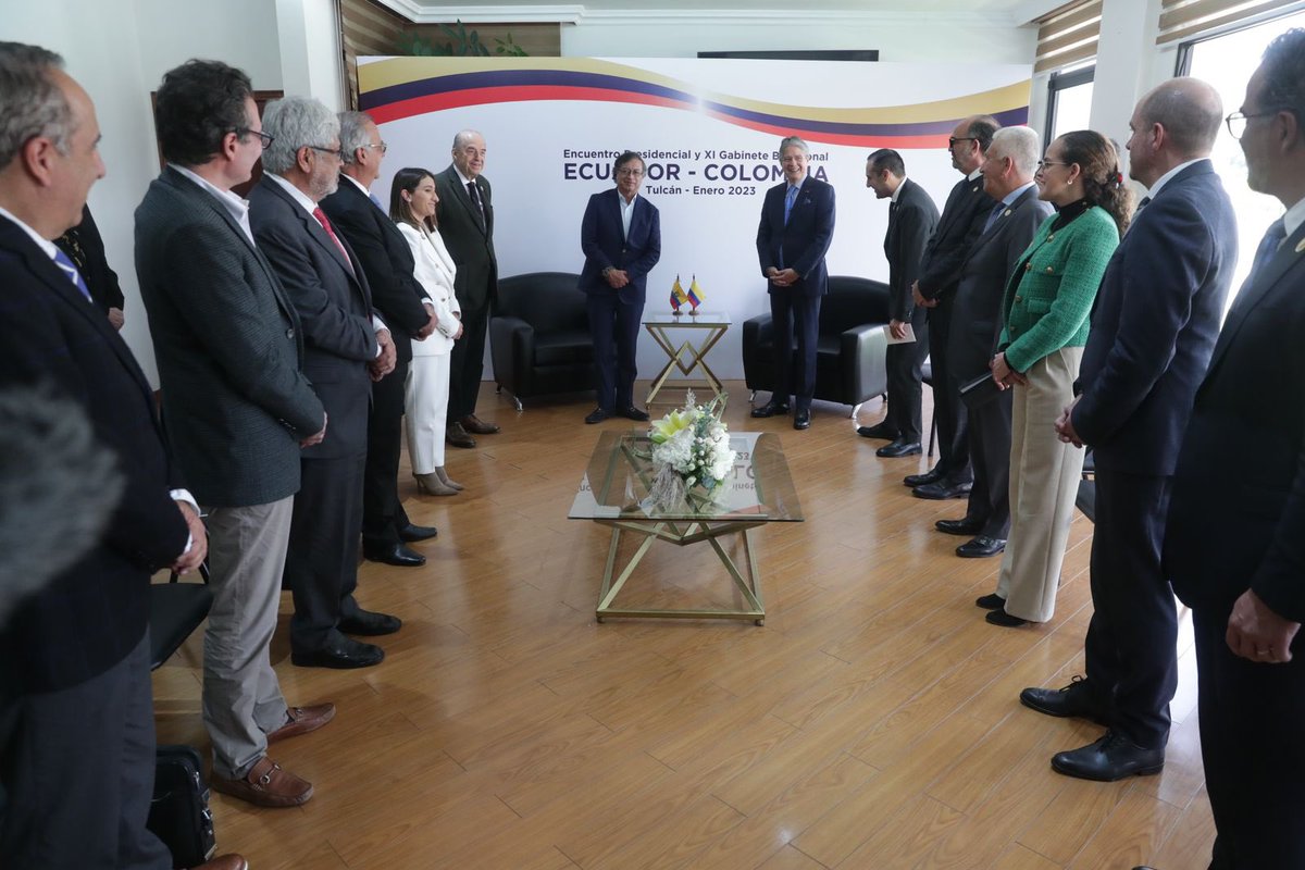 Previo al #XIBinacionalEcCol 🇪🇨🇨🇴 acompañamos a la reunión del presidente <a href="/LassoGuillermo/">Guillermo Lasso</a> y a su homólogo colombiano <a href="/petrogustavo/">Gustavo Petro</a>, en la Universidad Politécnica Estatal del #Carchi, donde se ratifica el trabajo conjunto para fortalecer a las 2 naciones.