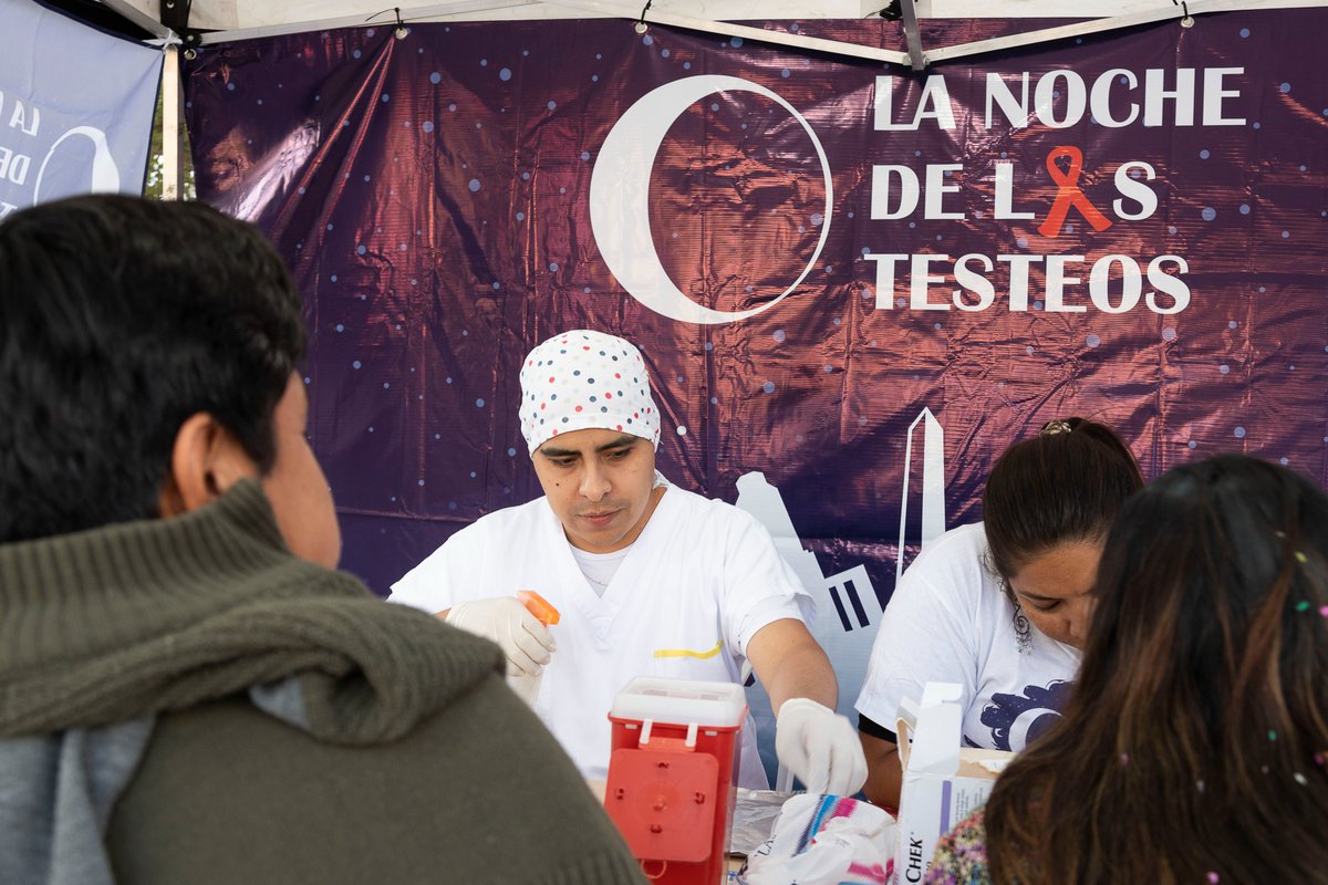 AHFargentina's tweet photo. Compartimos algunas postales de #LaNochedelosTesteos, en su sexta edición estuvimos por primera vez en La Quiaca, Jujuy. También realizamos actividades de prevención en otros 25 puntos del país.
#TestdeVIH #DeUshuaiaaLaQuiaca https://t.co/sC9TZACxJr