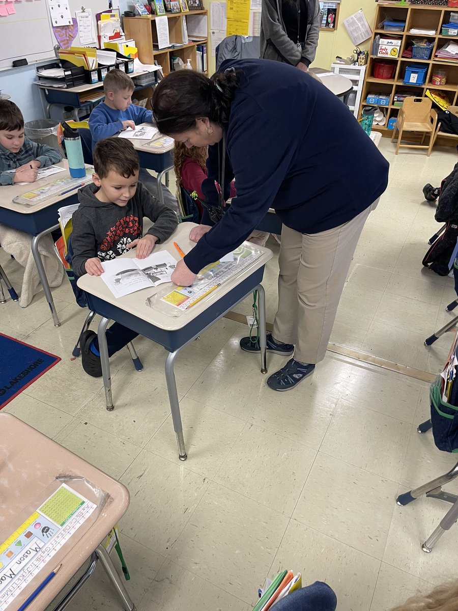 m_wolfenbarger's tweet photo. Leaders @CopperRidge1 in @KnoxSchools support teachers in developing quality collaborative planning practices, then monitor for student impact during classroom visits. #leadlearners @NIETteach https://t.co/kMS9BRVyEn