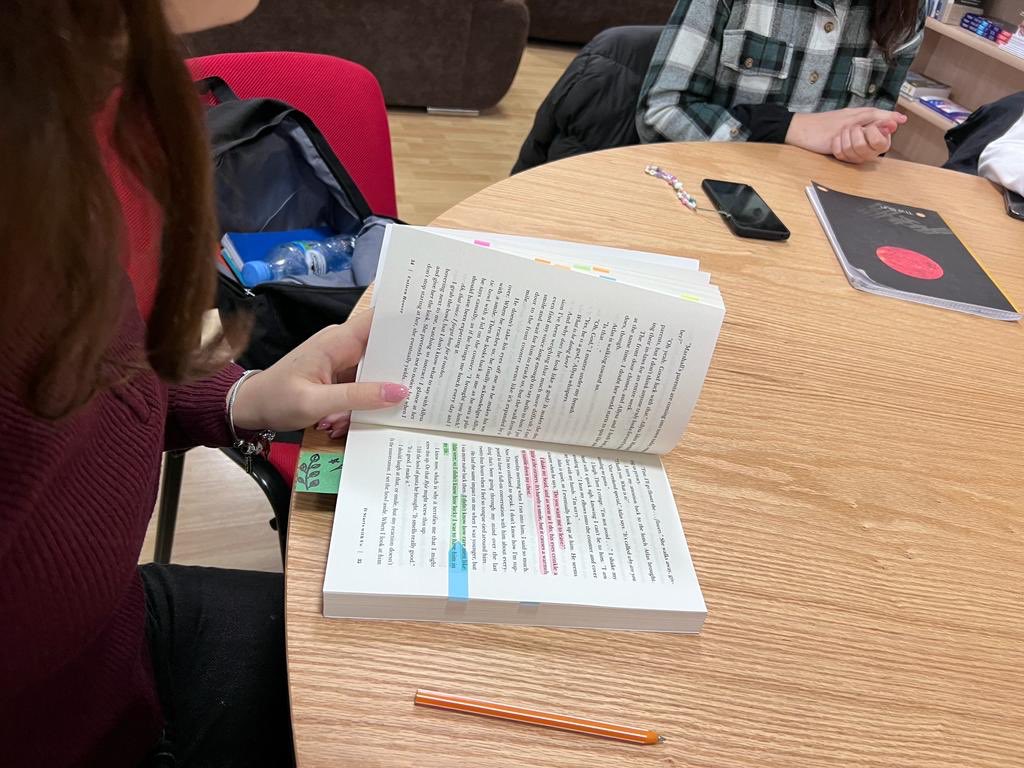 ACKukes's tweet photo. Do you like to read in English, are you interested in learning more about American culture, and do you wish to speak English fluently? If the answer is yes, don't lose any time and sign up for the "English in a Pod 2.0" program at the @ACKukes 
@AmericanSpaces @USEmbassyTirana https://t.co/b1tXKpdHBs