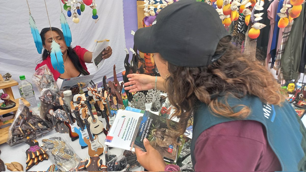 Destacamos la entrega de 🌳Nativos de la zona a cargo del Programa de Arborización  <a href="/CONAF_Antofa/">CONAF Antofagasta</a>. Además de la difusión de la Campaña #H5N1 de los funcionarios  <a href="/sagchile/">SAG</a> en la Feria de emprendedores ubicados en la Plaza Colón.