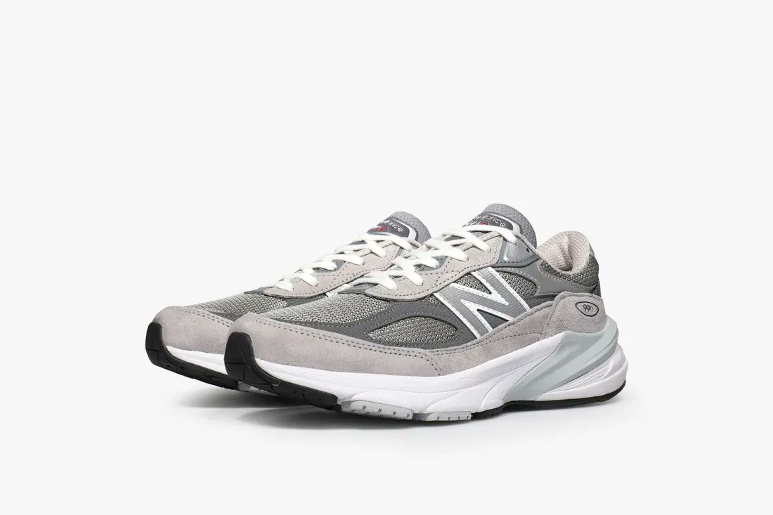 hanonshop's tweet image. New Balance M990GL6 is available to buy ONLINE now!
#hanon #newbalance 
bit.ly/3Y83Toa