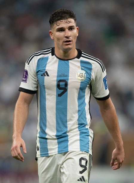 Santtiinn's tweet photo. Feliz cumpleaños al idolo de mi adolescencia. https://t.co/Is4tf36Z3g
