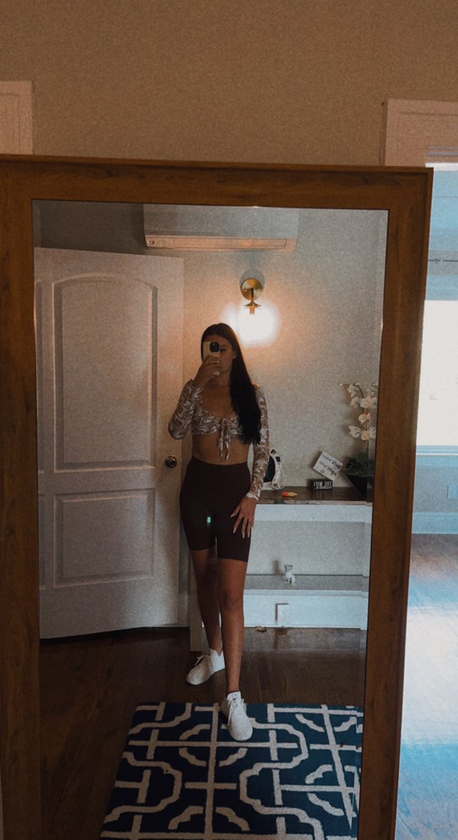 KatelynLaurine's tweet photo. Traded being a baddie for being a boss, cheers to my fav funemployed looks https://t.co/vODs5GzikP