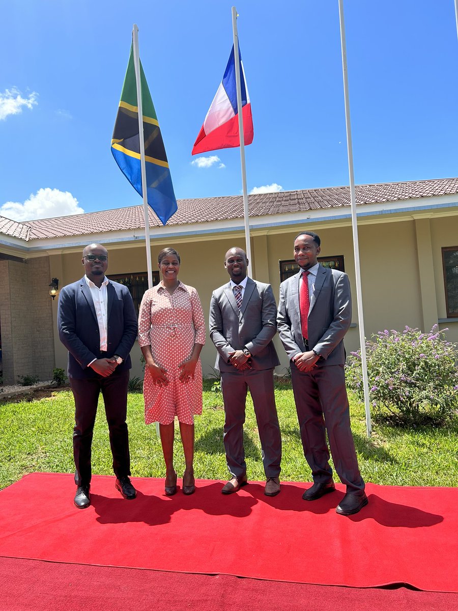 NdunguruColleta's tweet photo. Historic event.

Witnessed the opening of the French Embassy +AFD office in Dodoma, Tanzania.

#economicdiplomacy
#FranceenTanzanie https://t.co/n7SyP9n80Z