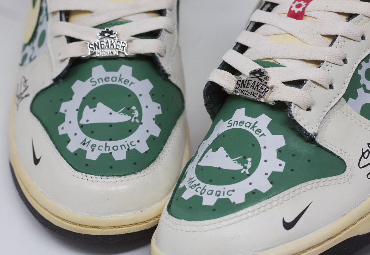 Benjonnson's tweet photo. Vintage inspired dunk lows ✍🏼⚙️ https://t.co/ReVG4b8Y6i