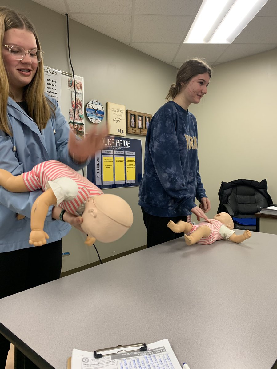 KaylaMakovicka's tweet photo. My freshman are testing to become CPR certified today! They are rocking it and my goal is that they would jump in to help someone in need if the unfortunate would happen because we just never know! #yorkdukes https://t.co/7mwtnjW0oC