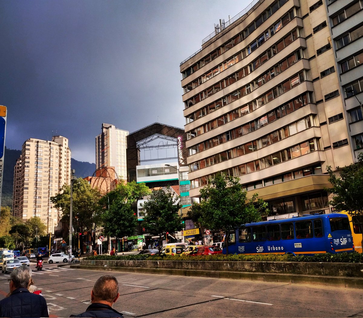 Martes #soleado #streetphotografy #streetbogota #streetphotographers #photo #picoftheday