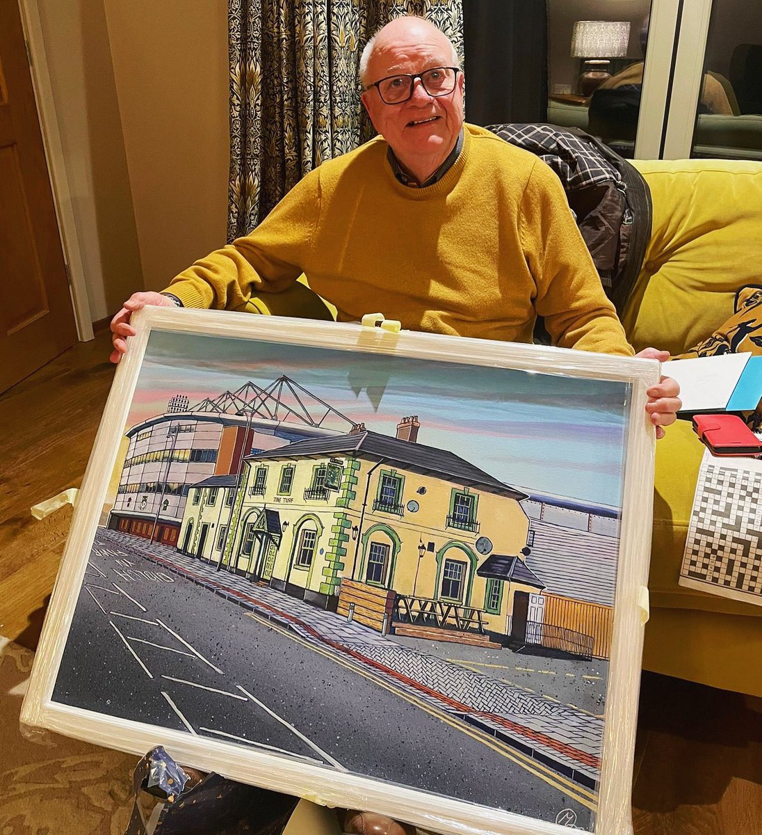 mikeyjonesart's tweet photo. lovely to see the owner of my Turf Pub &amp; Y Cae Ras painting happy with his 80th birthday present from his son @GBHDavies. he’s still a #Wrexham season ticket holder travelling 120 miles each way to every match!!@wrexham @TurfWxm @Wrexham_AFC @VancityReynolds @RMcElhenney https://t.co/iepwmGGJW1