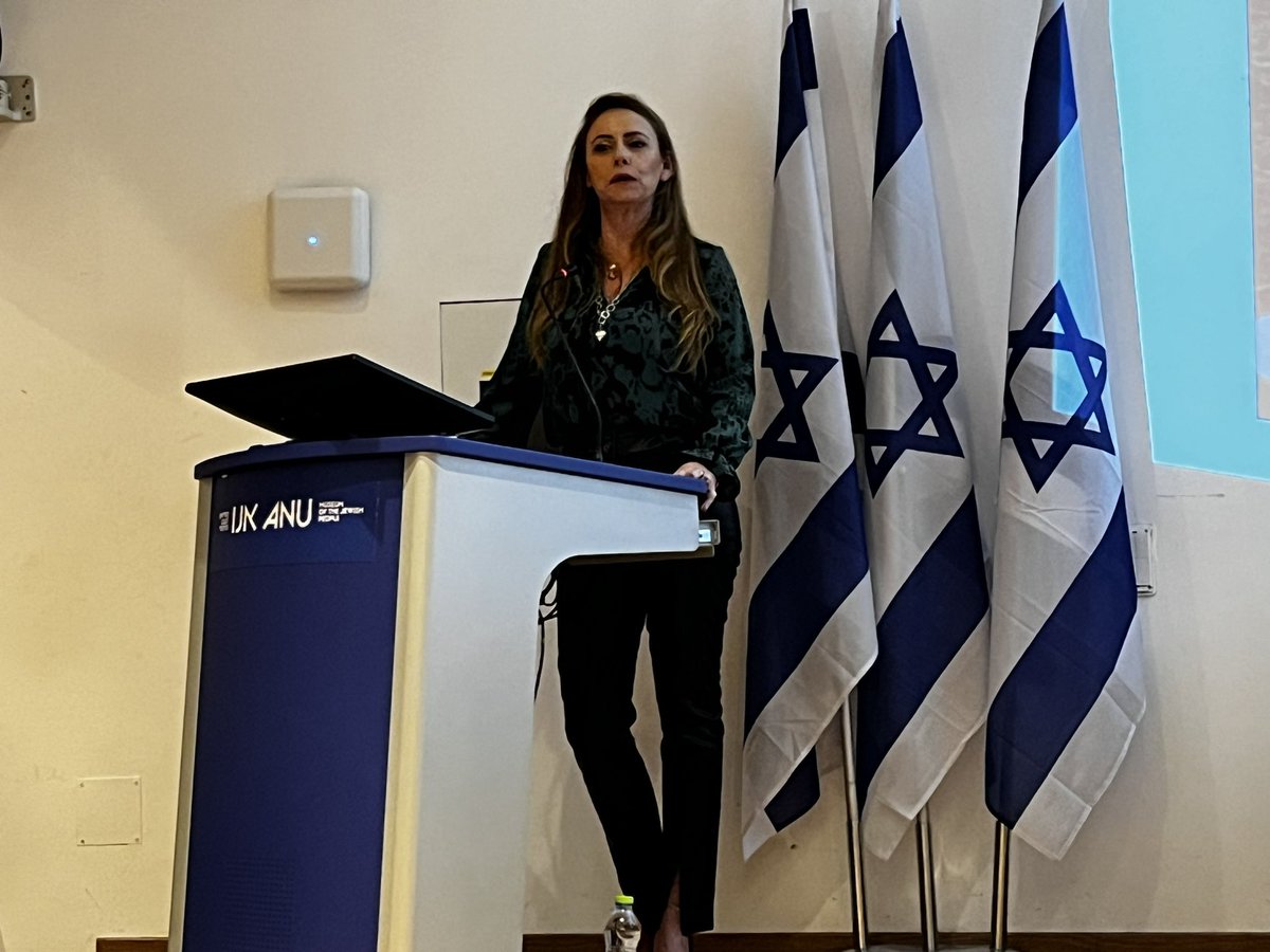 ‏Tal Schneider טל שניידר تال شنايدر tweet media