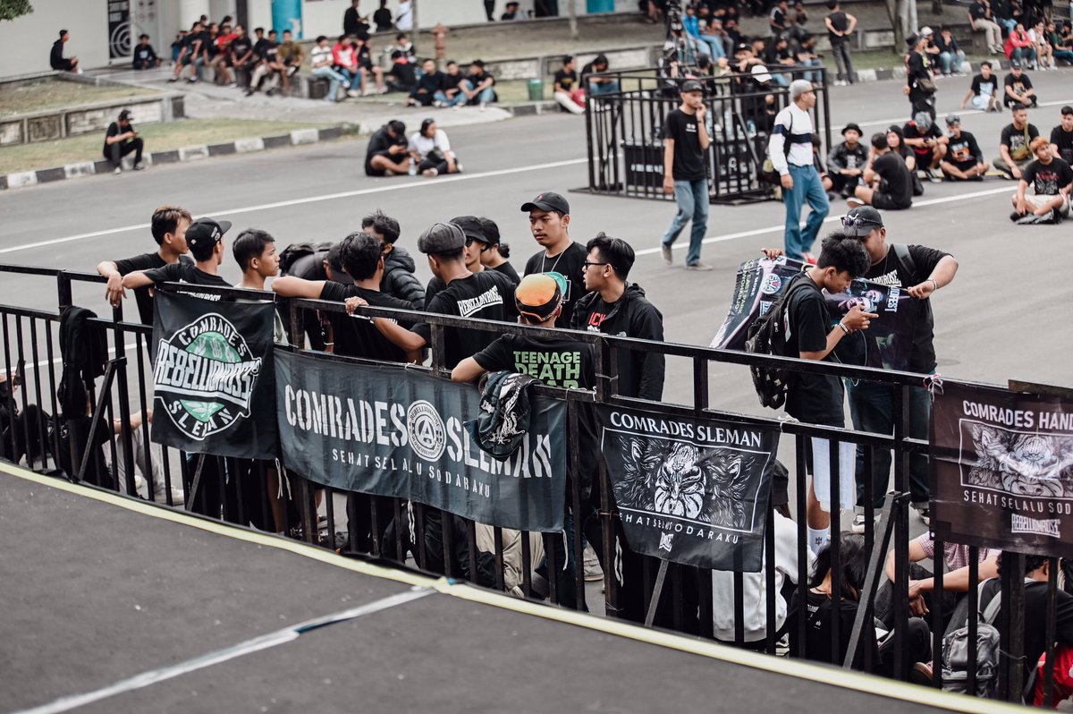 comrades_sleman's tweet photo. Rawatlah generasi dengan cinta, ia kan mengganda melintas zaman menentang laju peradaban~ 

📸 : @marioramadhan28 https://t.co/nrvSRyWaBs