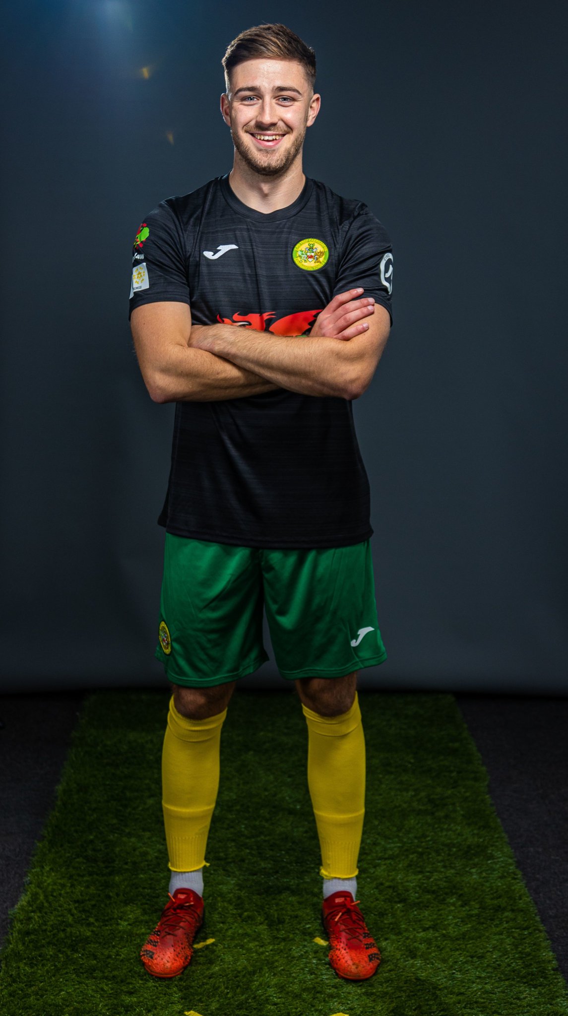 Caernarfon Town FC on Twitter "Hwy fawr a diolch Ryan! RyanJ_Williams https//t.co/BxsLZgsRuY