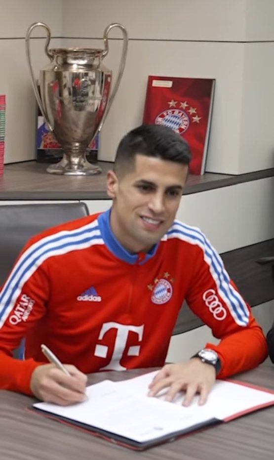 Cancelo is already closer to the Champions League trophy.