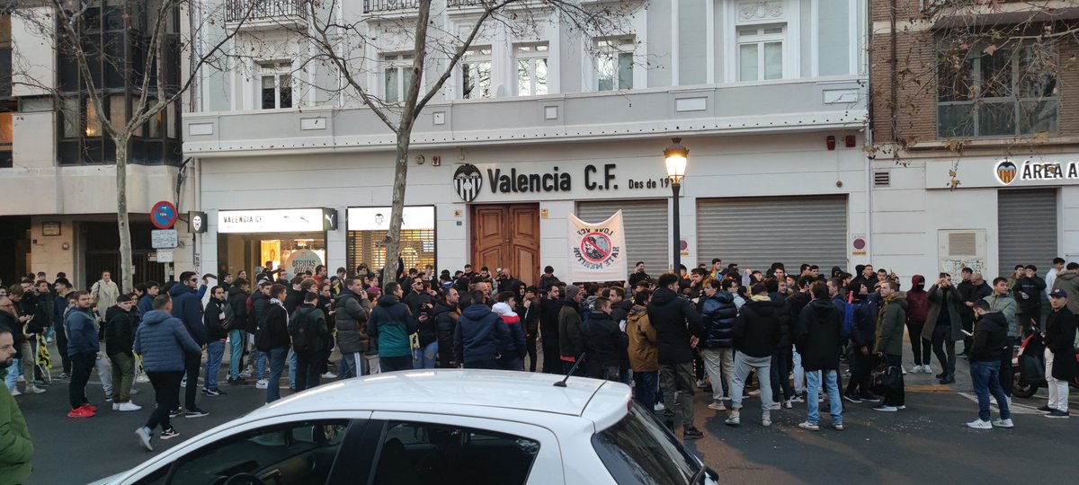 VNepats's tweet photo. A la lluita ⚒️

#LimGoHome
#VCFoMort⚒️ https://t.co/3yE8ymLuRz