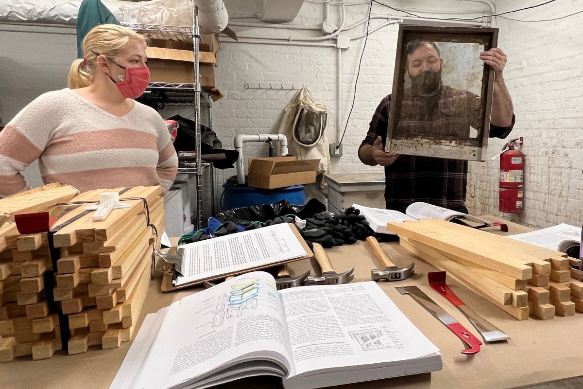 New on the blog: Beekeeper’s Calendar Series: What To Do In February #nycbeekeeper #beekeeper #beekeeping
nycbeekeeper.com/beekeepers-cal…