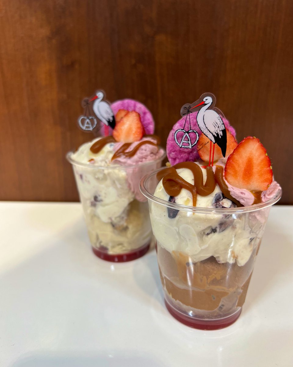 Irisclotted's tweet photo. サロショで食べたヨシノリアサミのアイス美味しすぎた🍨
去年食べて美味しかったから今年も食べれてよかった🥺 https://t.co/mJy5BdHXRm