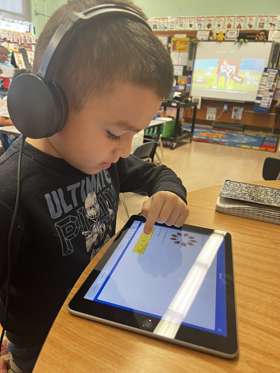 Maestrajenn's tweet image. Kindergartners are working hard on IReady math check up tasks. #mypath #digitallearning @iReady @YPSMathDirector @YonkersSchools