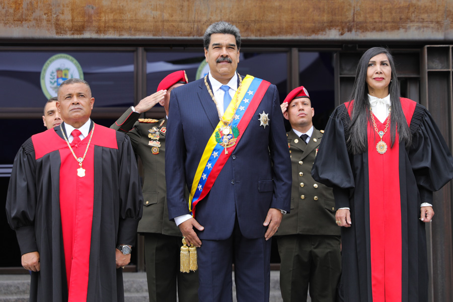PresidencialVen's tweet photo. #DeInterés 📰 | Presidente Maduro asiste a sesión de Apertura de Actividades Judiciales 2023 ➡️ https://t.co/lp5j7Y97TZ https://t.co/vqP8VXXZcw