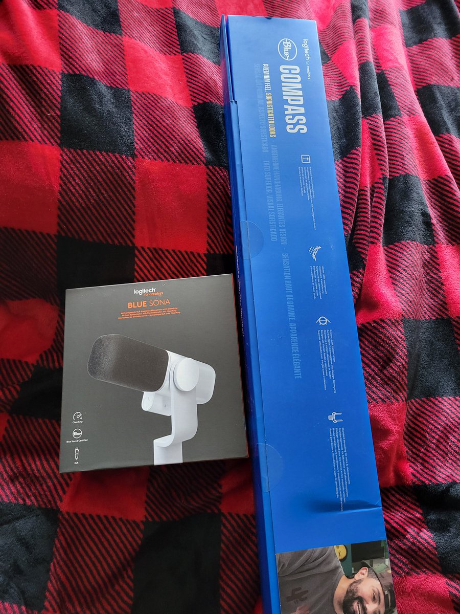 Thank you so much @BlueMicrophones and @LogitechG for sending me this. I can't wait to set it up and give it a go and hear how crispy my voice will be. 😎 I'm so excited!