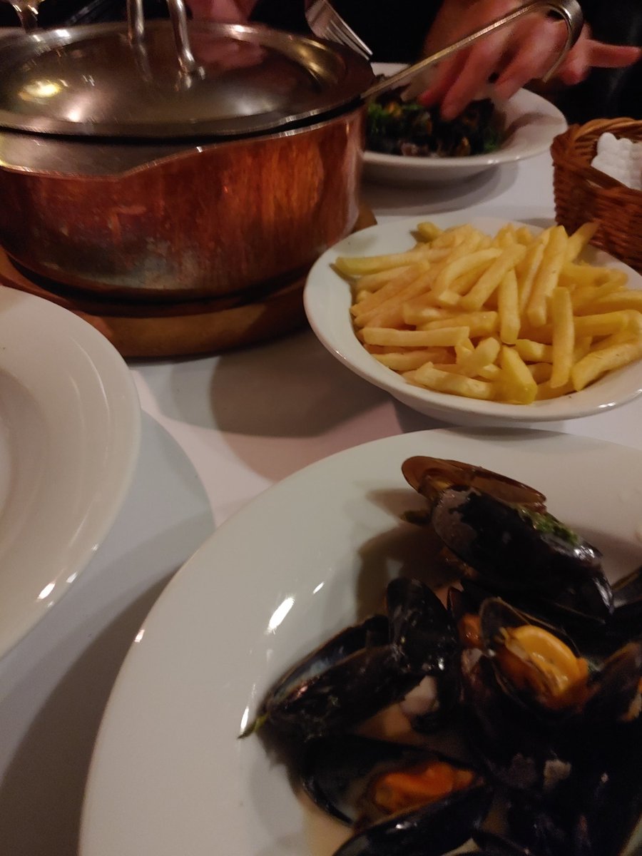 MathieuCorinne's tweet image. #Moules #Frites #Postgasscafe